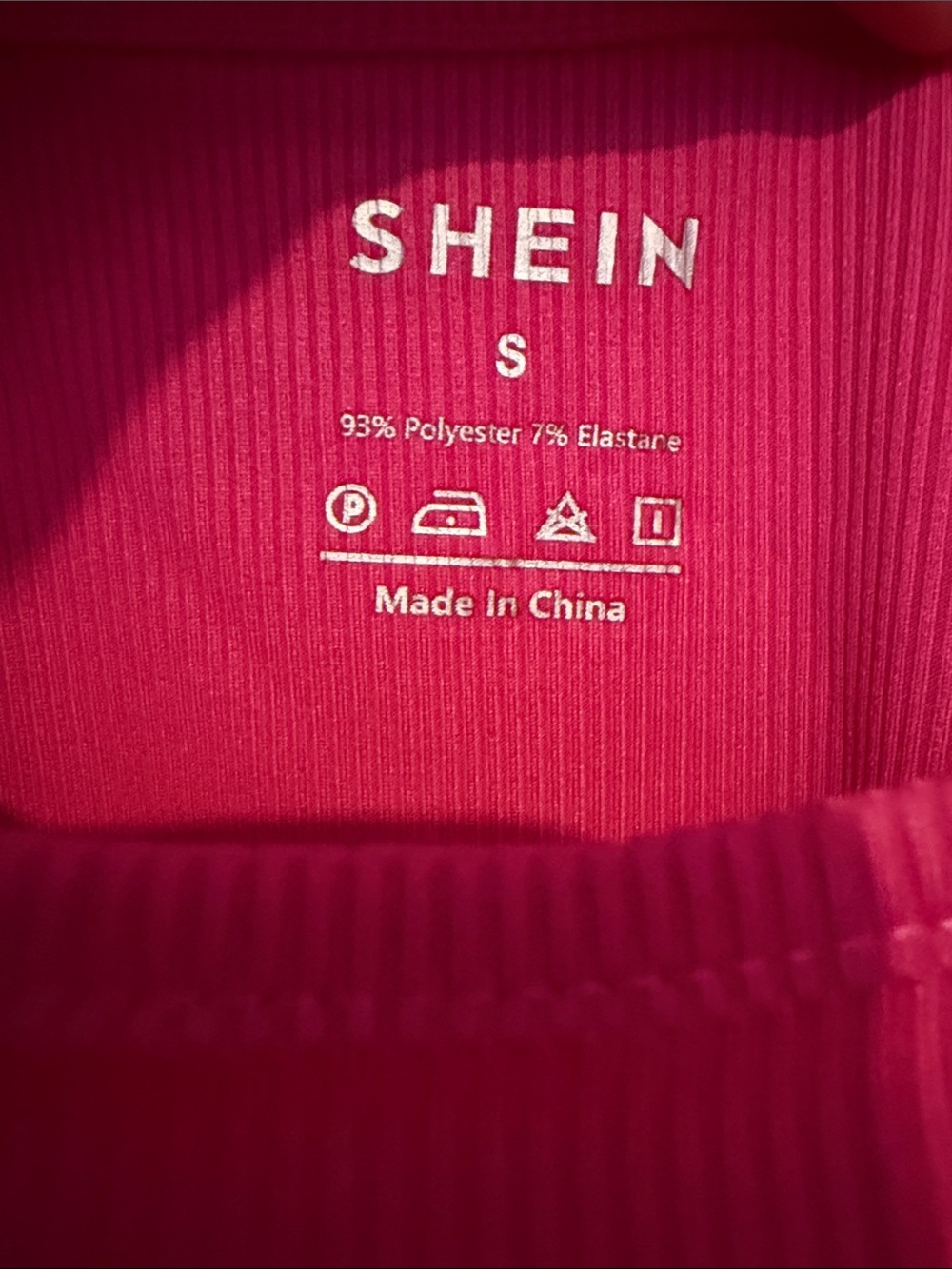 SHEIN Hot Pink Ribbed Scoop Crop Tank - Picture 2 of 3